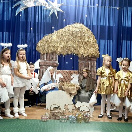Przedszkolaki świętują Boże Narodzenie