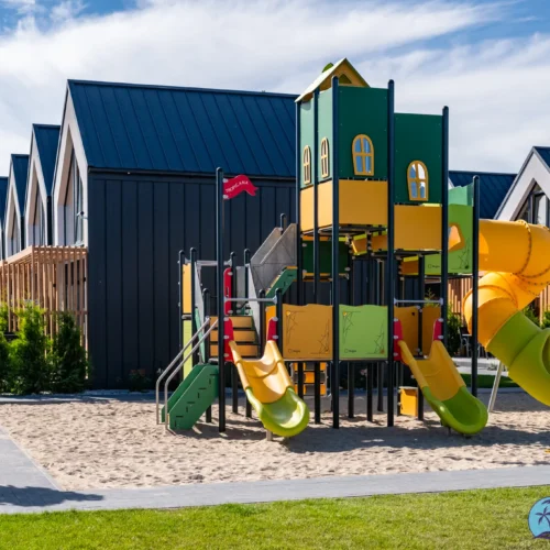 Domki na wakacje z dziećmi – na co zwrócić uwagę, by cała rodzina naprawdę odpoczęła?